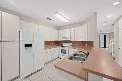 627 NE 35th Ave, Homestead, FL 33033 - Photo 8