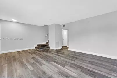 7402 NW 75th St, Tamarac, FL 33321 - Photo 12