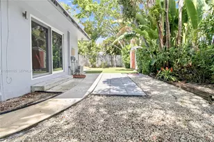 1621 NE 25th St, Wilton Manors, FL 33305 - Photo 20