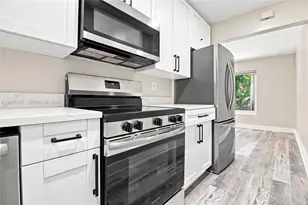 1621 NE 25th St, Wilton Manors, FL 33305 - Photo 8