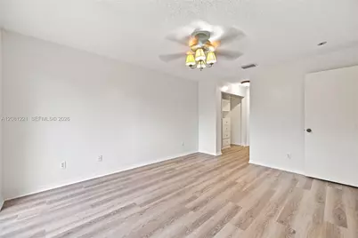 1533 W Harmony Lake Cir, Davie, FL 33324 - Photo 12