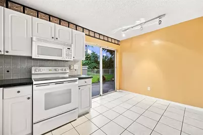 1533 W Harmony Lake Cir, Davie, FL 33324 - Photo 8