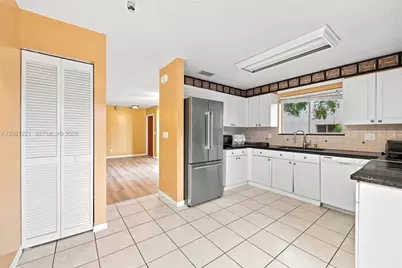 1533 W Harmony Lake Cir, Davie, FL 33324 - Photo 6