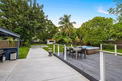 627 SW 7th Ave, Hallandale Beach, FL 33009 - Photo 22