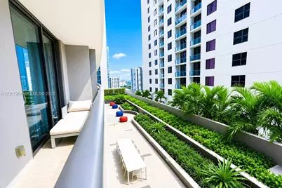 55 SW 9th St #1001, Miami, FL 33130 - Photo 12