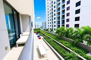 55 SW 9th St, Miami, FL 33130 - Photo 12
