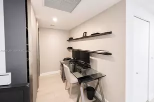 55 SW 9th St, Miami, FL 33130 - Photo 22