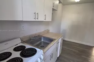 1628 SW 7th St, Miami, FL 33135 - Photo 4