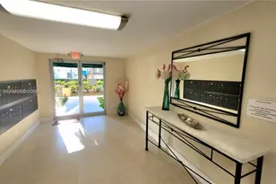9360 Fontainebleau Blvd, Miami, FL 33172 - Photo 18