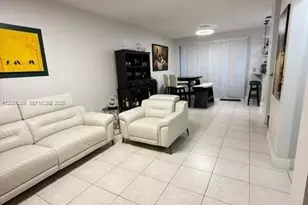 692 NW 170th Terrace, Pembroke Pines, FL 33028 - Photo 2
