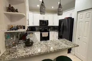 692 NW 170th Terrace, Pembroke Pines, FL 33028 - Photo 6