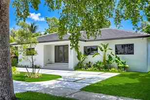 6853 S Waterway Dr, Miami, FL 33155 - Photo 2