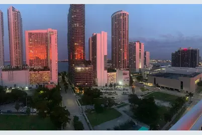 275 NE 18th St #1907, Miami, FL 33132 - Photo 4