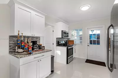 1075 NE 12 Ave #1075, Homestead, FL 33030 - Photo 8