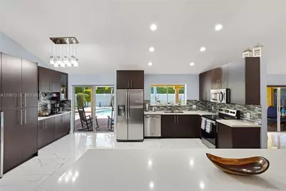 729 NW 161st Ave, Pembroke Pines, FL 33028 - Photo 2