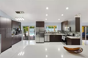 729 NW 161st Ave, Pembroke Pines, FL 33028 - Photo 2