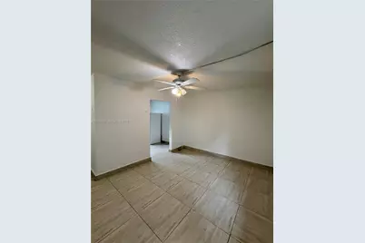 1045 SW 4th St #2, Miami, FL 33130 - Photo 4