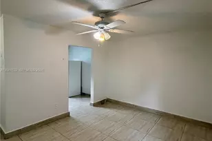 1045 SW 4th St, Miami, FL 33130 - Photo 4