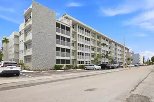 330 SE 2nd St, Hallandale Beach, FL 33009 - Photo 2