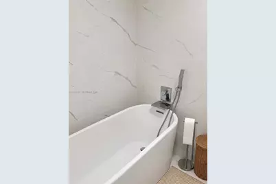 7983 NW 186th Ter, Hialeah, FL 33015 - Photo 14