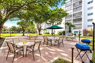 301 NE 14th Ave, Hallandale Beach, FL 33009 - Photo 6