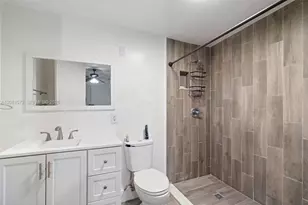 985 SE 2nd Pl, Hialeah, FL 33010 - Photo 14