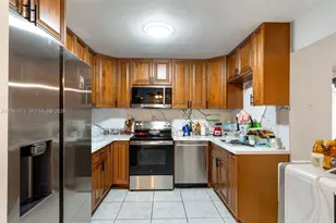 985 SE 2nd Pl, Hialeah, FL 33010 - Photo 10