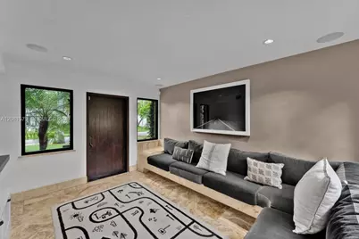 9204 NE 10th Ave, Miami Shores, FL 33138 - Photo 4
