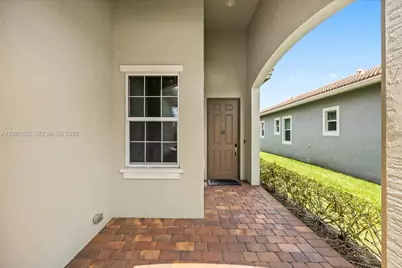 20028 SW Caserta Way, Port Saint Lucie, FL 34986 - Photo 4