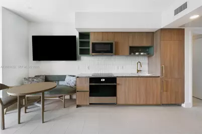 159 NE 6th St #3210, Miami, FL 33132 - Photo 4