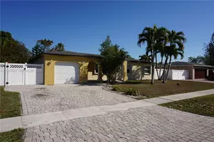 4857 Alfresco St, Boca Raton, FL 33428 - Photo 2