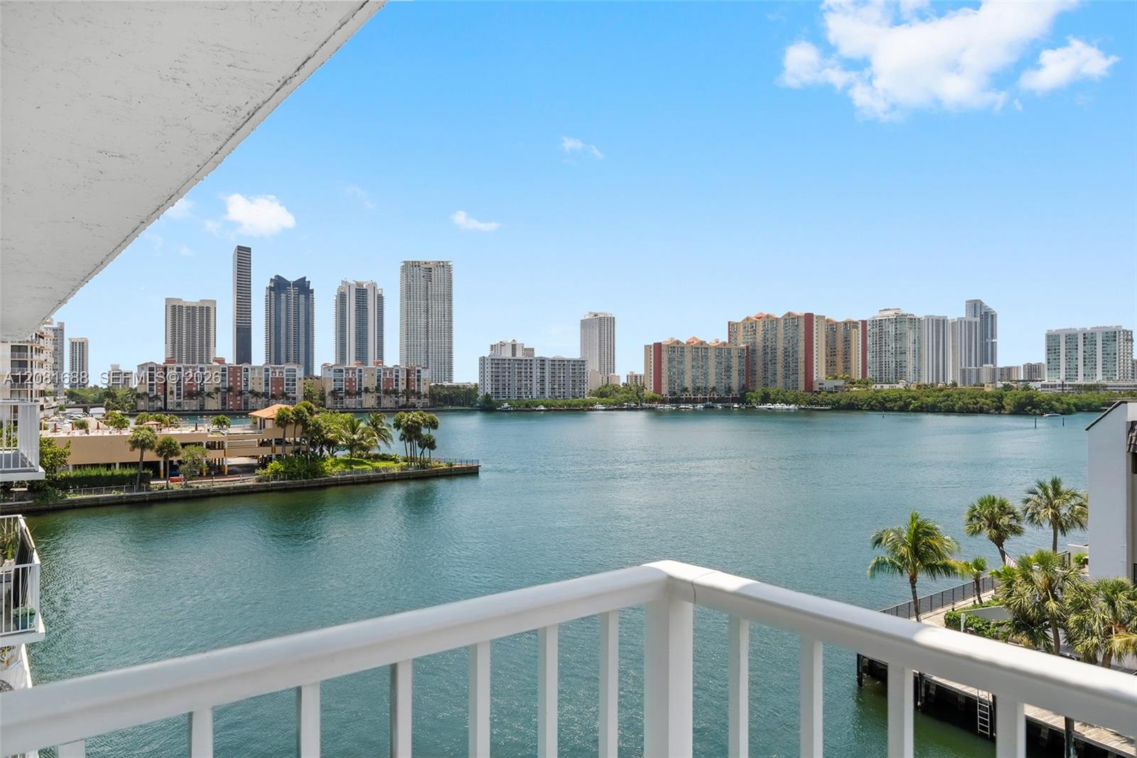 4000 NE 169th St #607 PLUS 30 FT DOCK