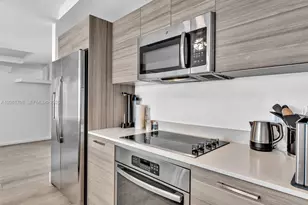 121 NE 34th St, Miami, FL 33137 - Photo 8