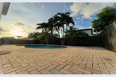15813 SW 140th St, Miami, FL 33196 - Photo 4
