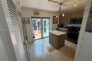 390 NW 86th Ct, Miami, FL 33126 - Photo 10