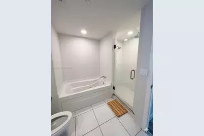 500 Brickell Ave #1806, Miami, FL 33131 - Photo 8