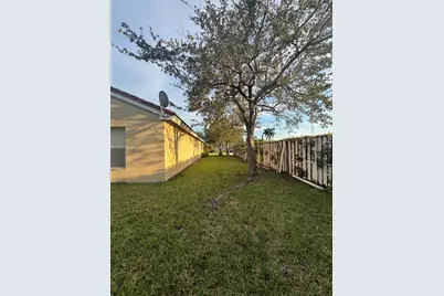 18581 NW 23rd St, Pembroke Pines, FL 33029 - Photo 32
