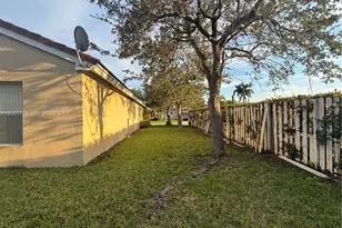 18581 NW 23rd St, Pembroke Pines, FL 33029 - Photo 32