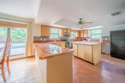 576 Marshall Rd, West Palm Beach, FL 33413 - Photo 6