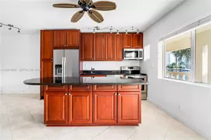 2895 NE 32nd St, Fort Lauderdale, FL 33306 - Photo 10