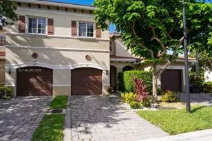 331 NE 47th Pl, Deerfield Beach, FL 33064 - Photo 2