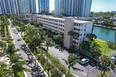 220 Kings Point Dr #304, Sunny Isles Beach, FL 33160 - Photo 12