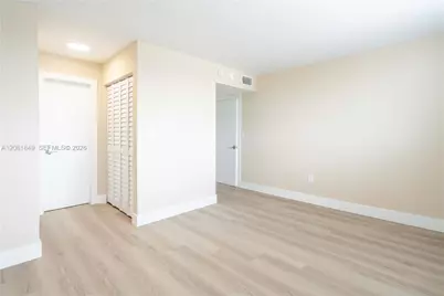 6960 Rue Vendome #402, Miami Beach, FL 33141 - Photo 12