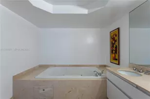 16711 N Collins Ave, Sunny Isles Beach, FL 33160 - Photo 26