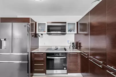 1900 N Bayshore Dr #2111, Miami, FL 33132 - Photo 4