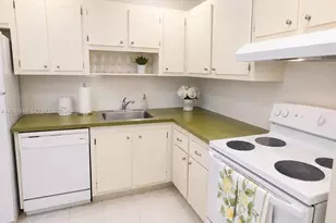 301 Cambridge Rd, Hollywood, FL 33024 - Photo 4