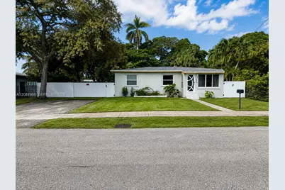 204 SW 7th Ave, Hallandale Beach, FL 33009 - Photo 2