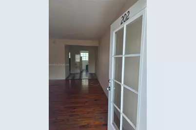 635 8th St #202, Miami Beach, FL 33139 - Photo 2