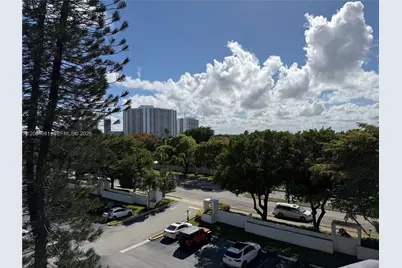 1000 Parkview Dr #531, Hallandale Beach, FL 33009 - Photo 6
