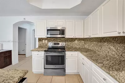953 SW 143rd Ave, Pembroke Pines, FL 33027 - Photo 16